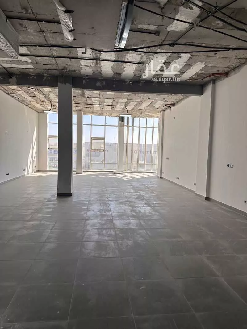 مكتب 1800 م² في الملقا 4