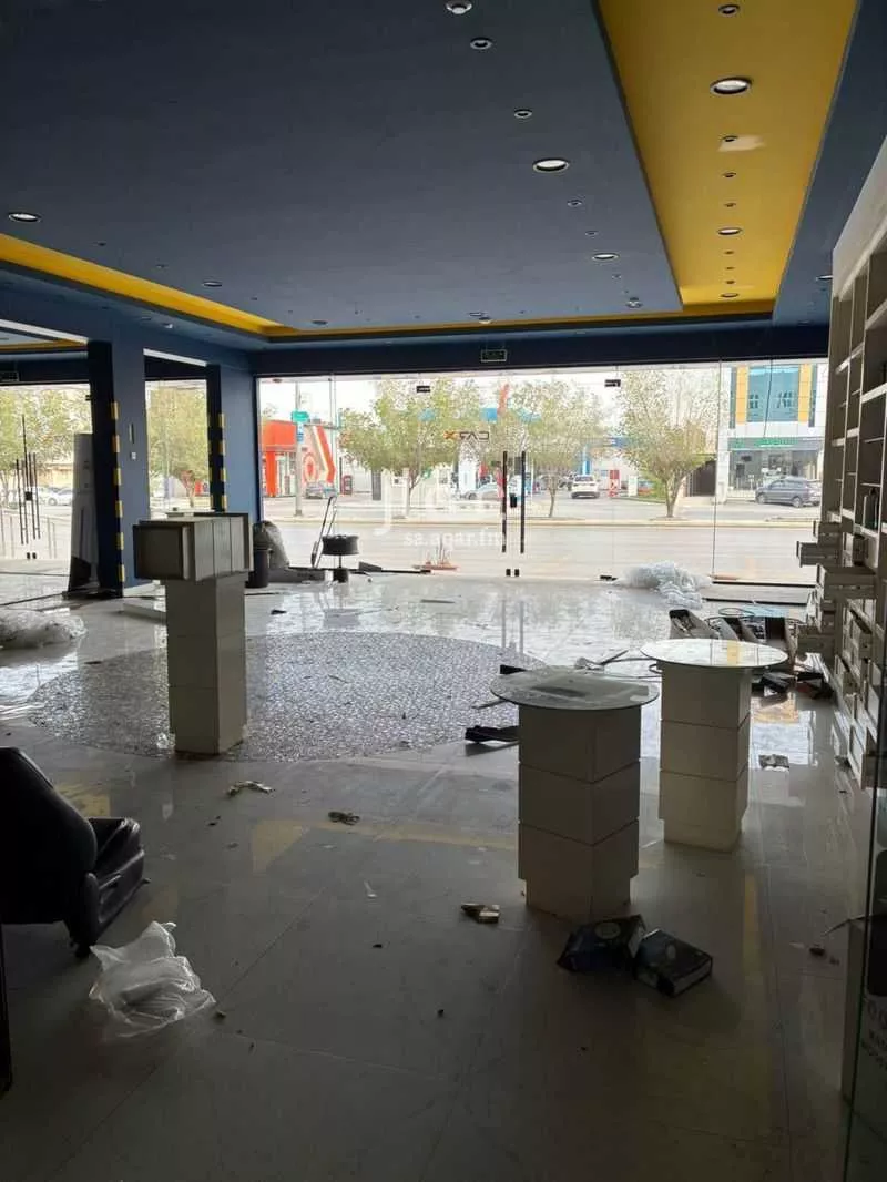 محل 245 م² في الورود 5