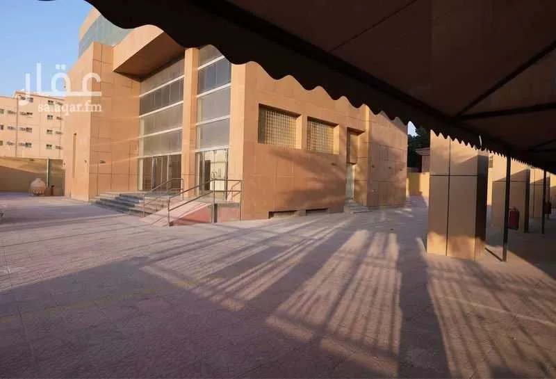 عمارة 1693 م² في الخزامى 5