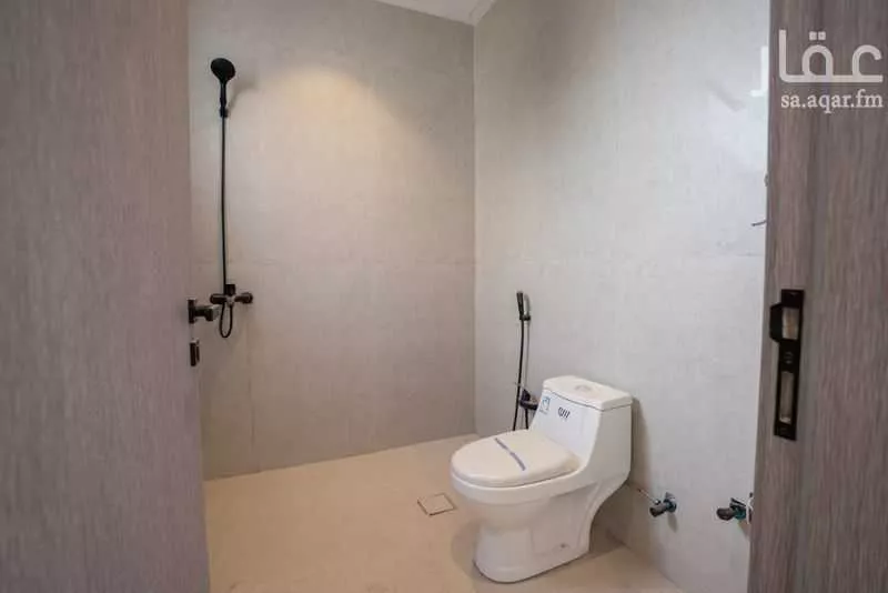 5 bedroom floor in Al Janadriyah 5