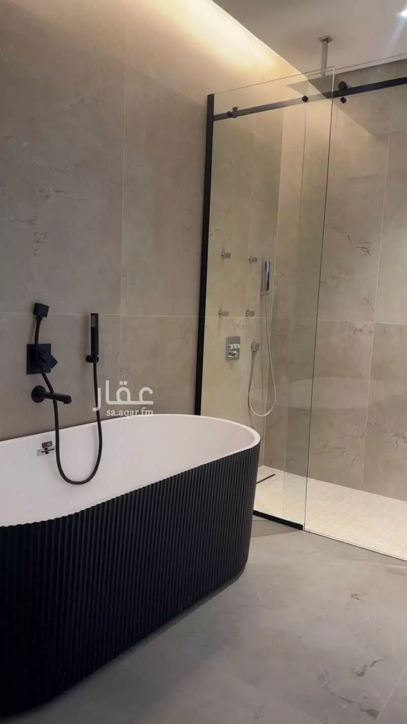 فيلا 7 غرف في المنتزه 3