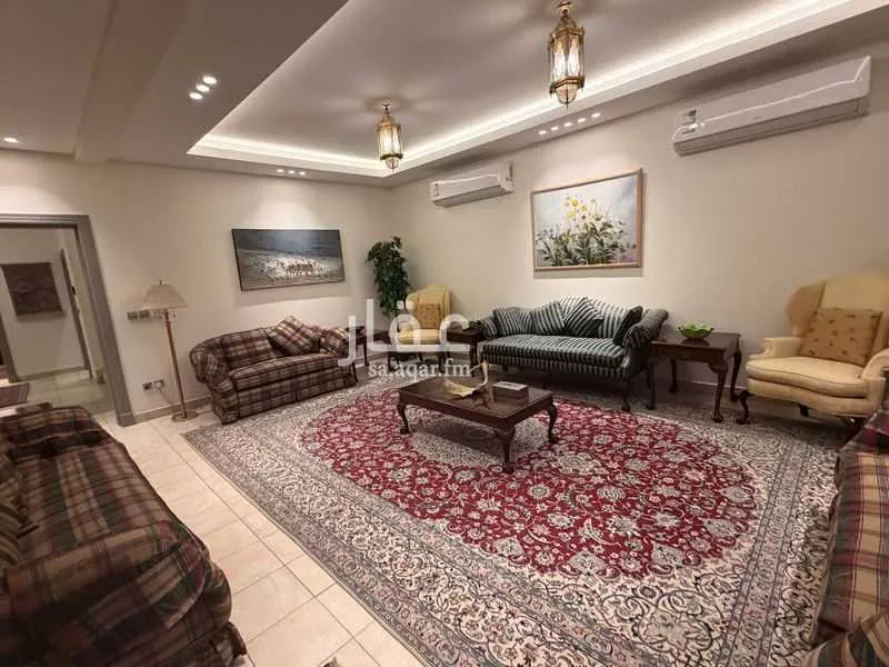 فيلا 8 غرف في عرقة 5