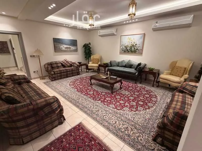 فيلا 8 غرف في عرقة 3