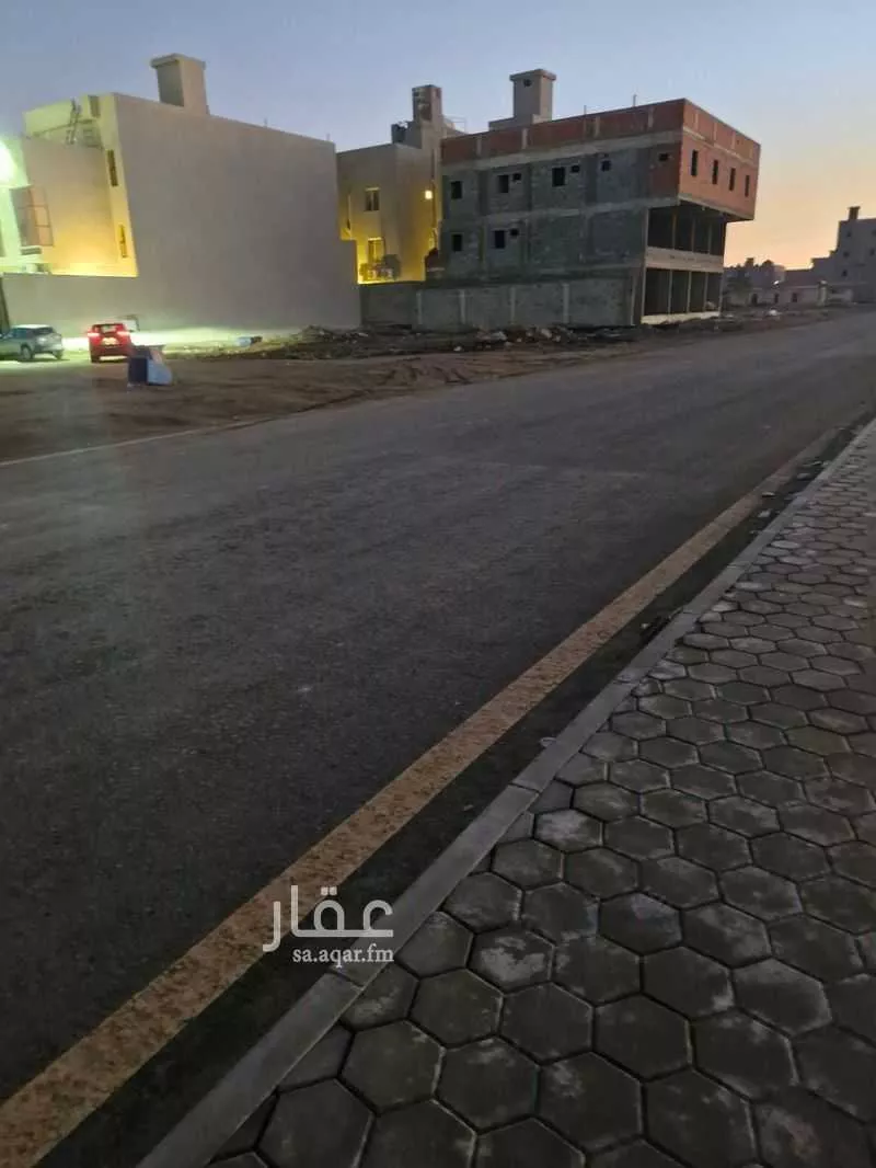 أرض 300 م² في الزمرد 2