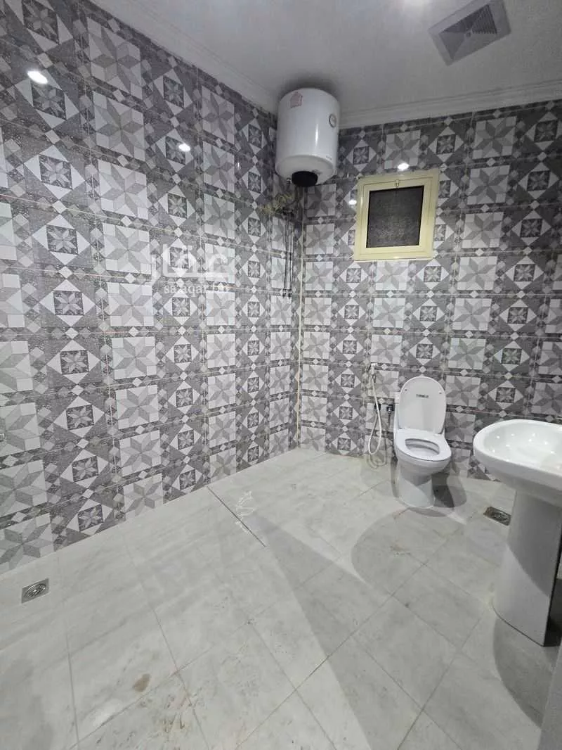 4 bedroom apartment in Al Shuraybat, Madinah 11