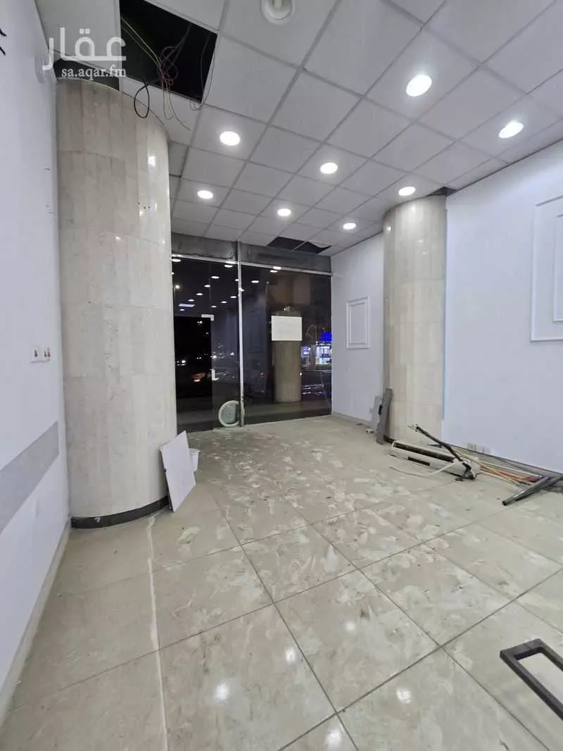 محل 313 م² في الجمعة 5