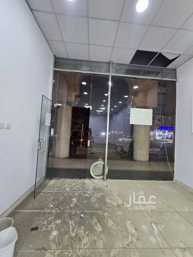 محل 313 م² في الجمعة 4