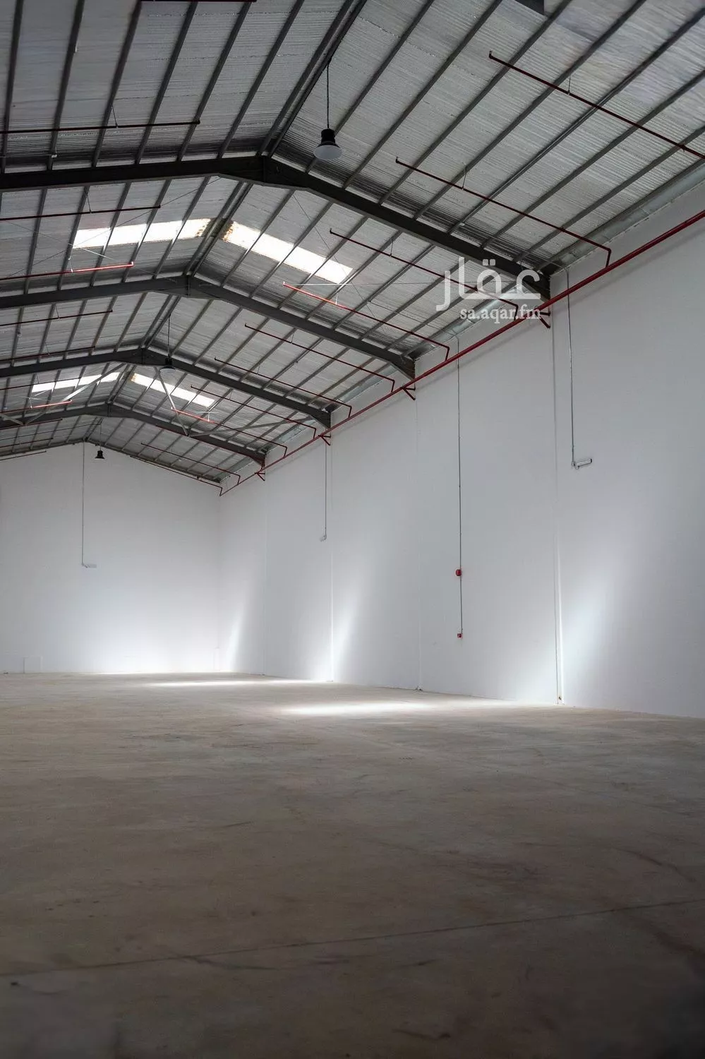 مستودع 3000 م² في بنبان 4