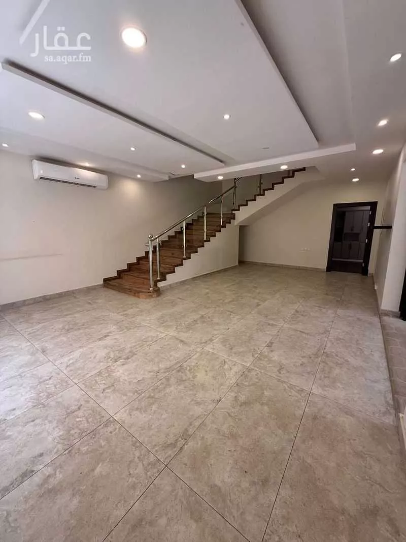 فيلا 5 غرف في العارض 4