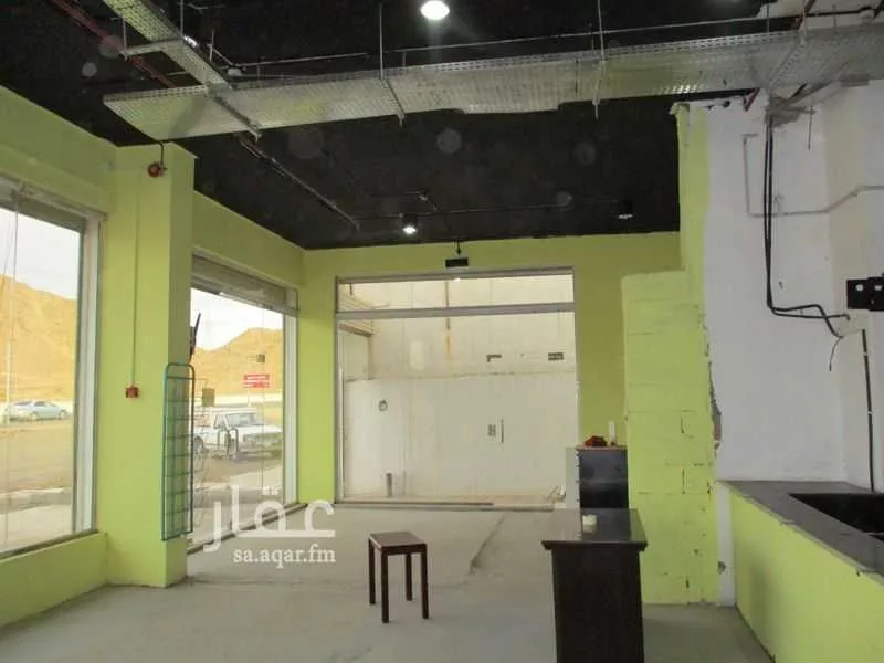 محل 500 م² في البلقاء 4