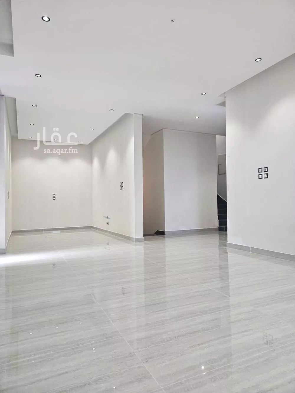 فيلا 6 غرف في الامواج 1