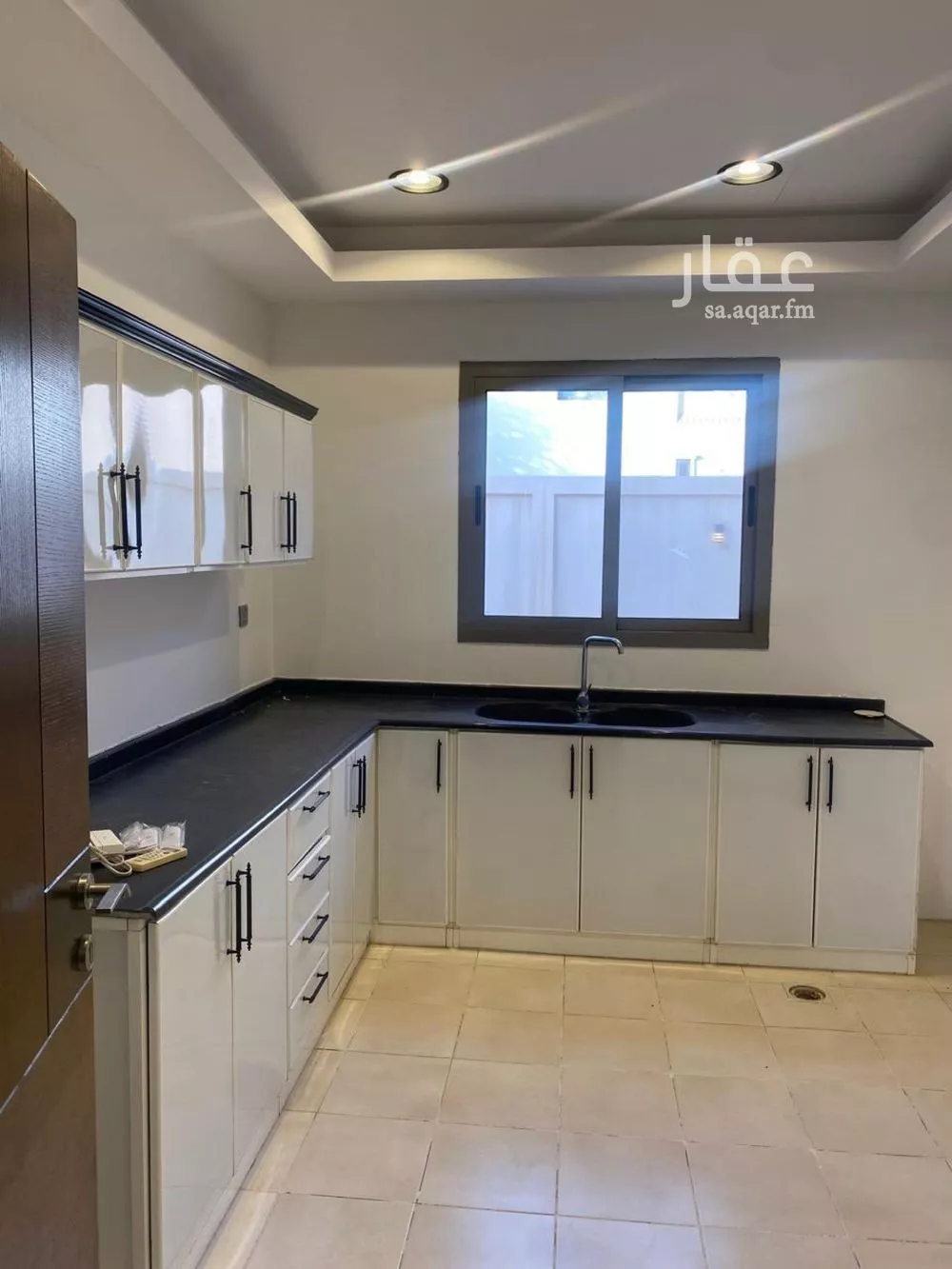 فيلا 5 غرف في الامواج 4