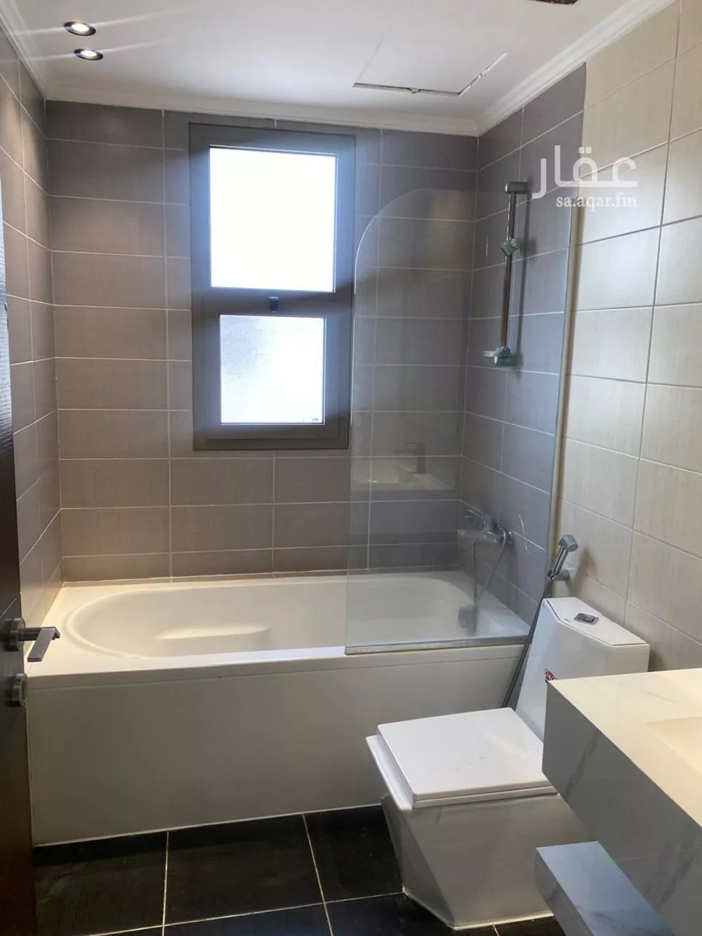 فيلا 5 غرف في الامواج 5