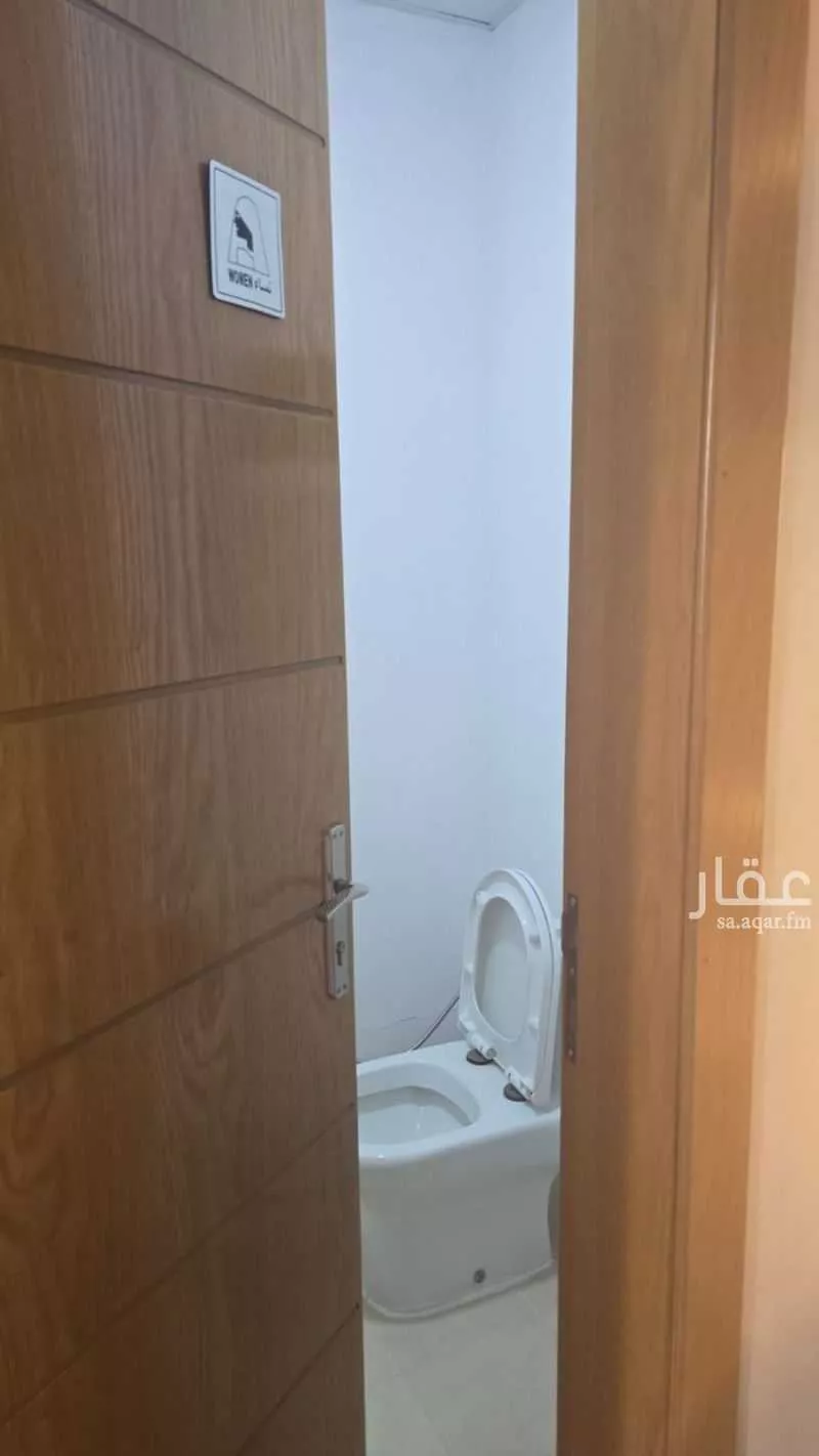 مكتب 1575 م² في الملقا 3