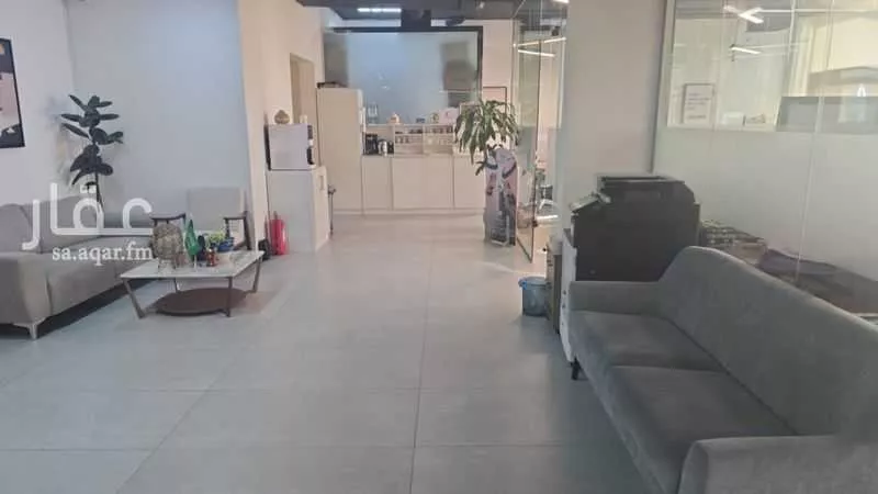 مكتب 1575 م² في الملقا 2