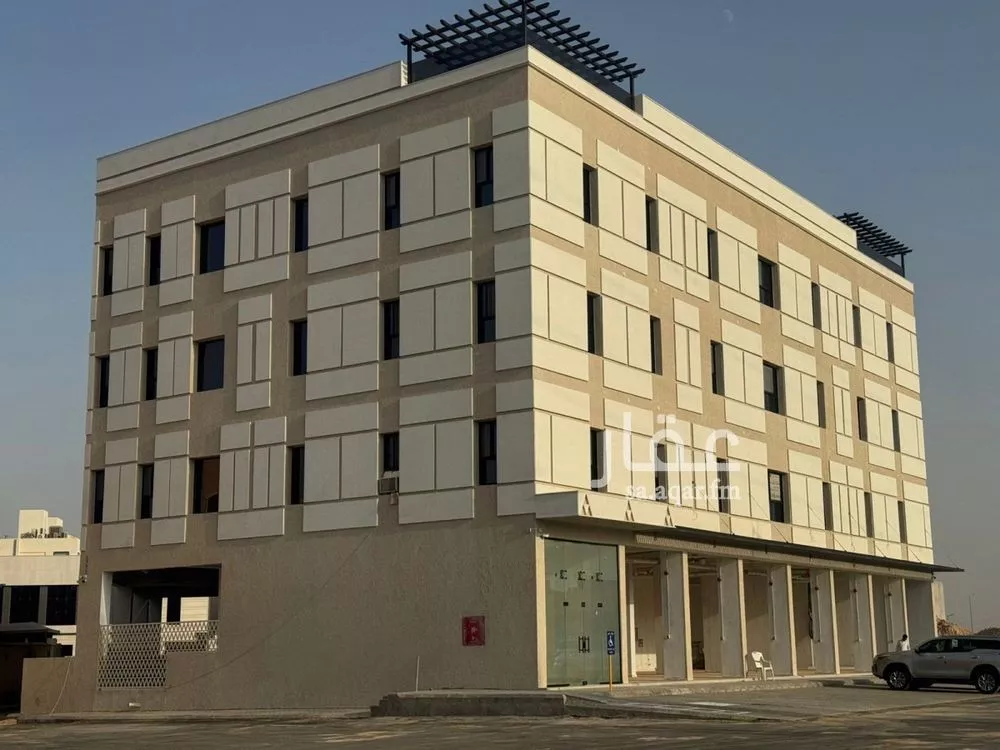 محل 1392 م² في عرقة 1