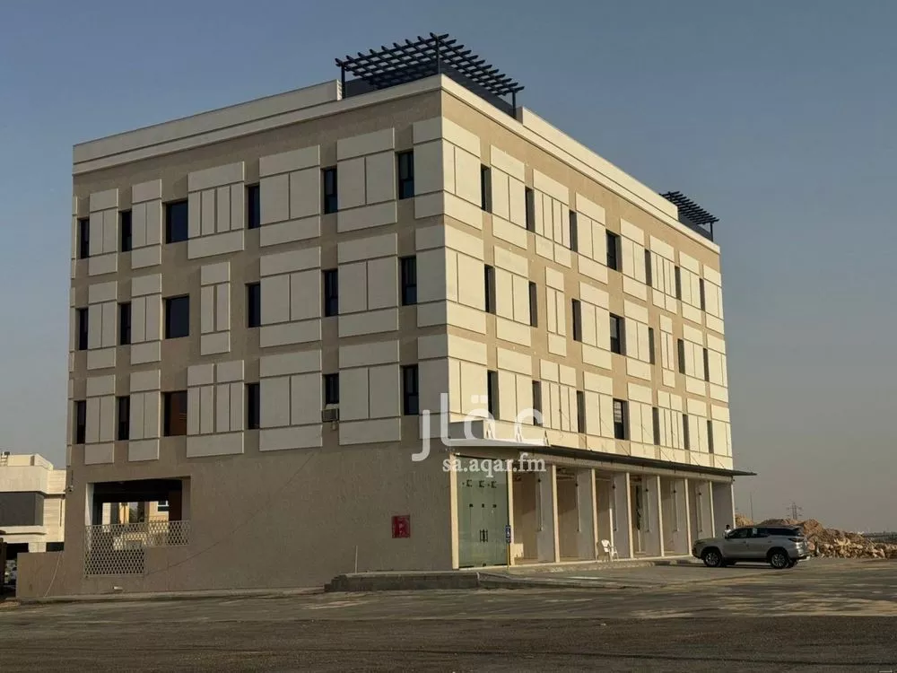 محل 1392 م² في عرقة 4