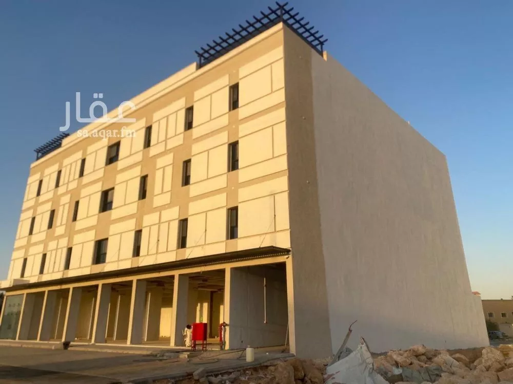 محل 1392 م² في عرقة 2