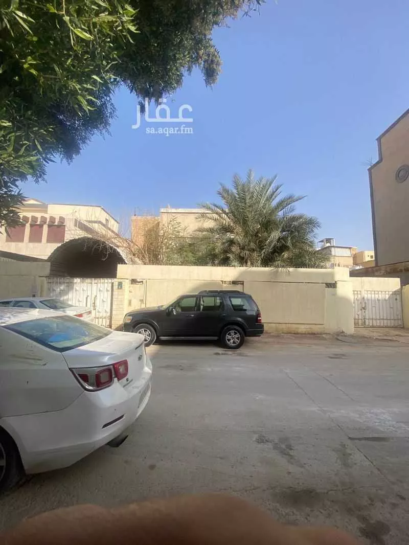 5 bedroom villa in Al Malaz 2