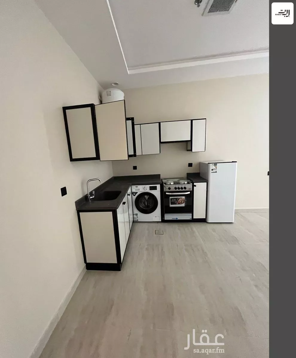 عمارة 812 م² في العارض 3