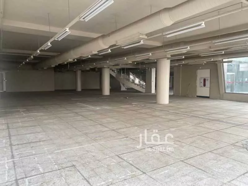 محل 650 م² في القبلتين 4