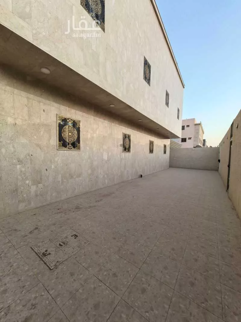 عمارة 600 م² في الملك فهد 5