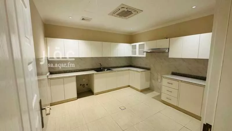 فيلا 5 غرف في المدينة الرياضية 4