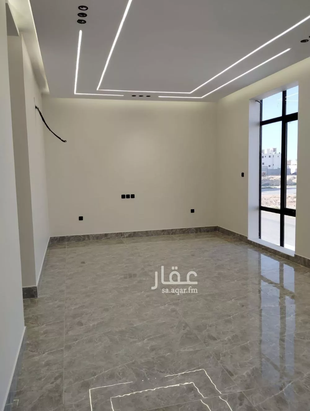 فيلا 4 غرف في العارض 3