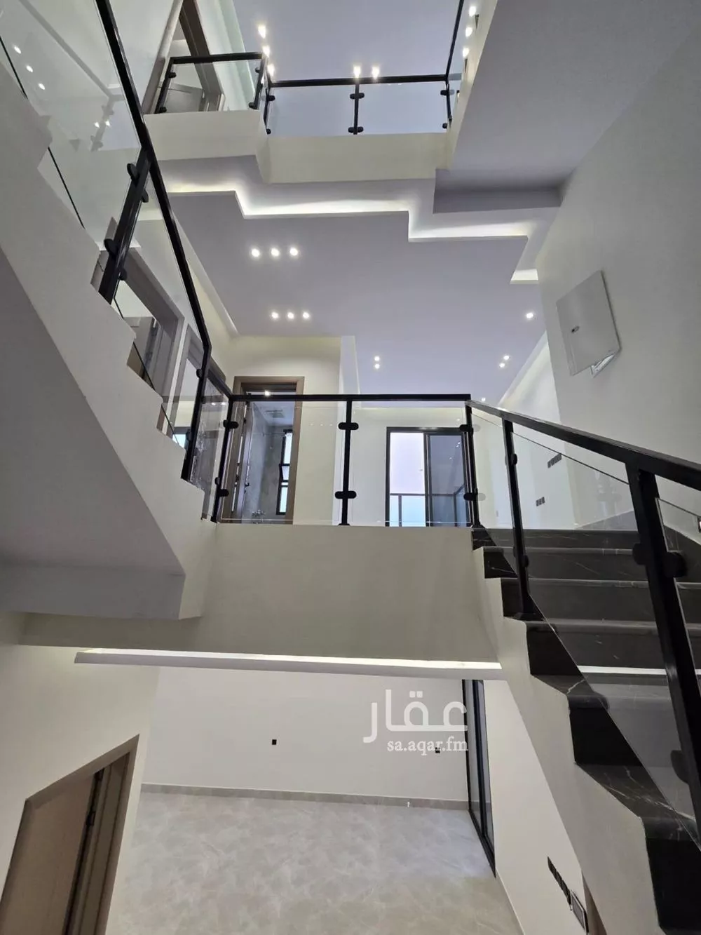 فيلا 5 غرف في الشرق 3