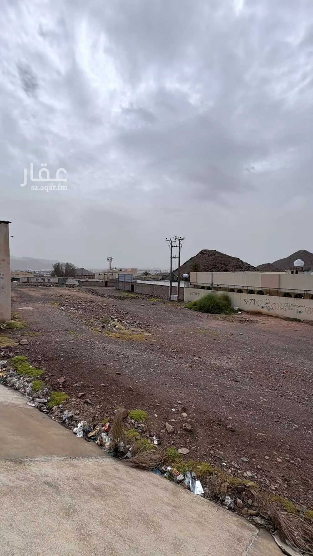 أرض 945 م² في الزهرة 2