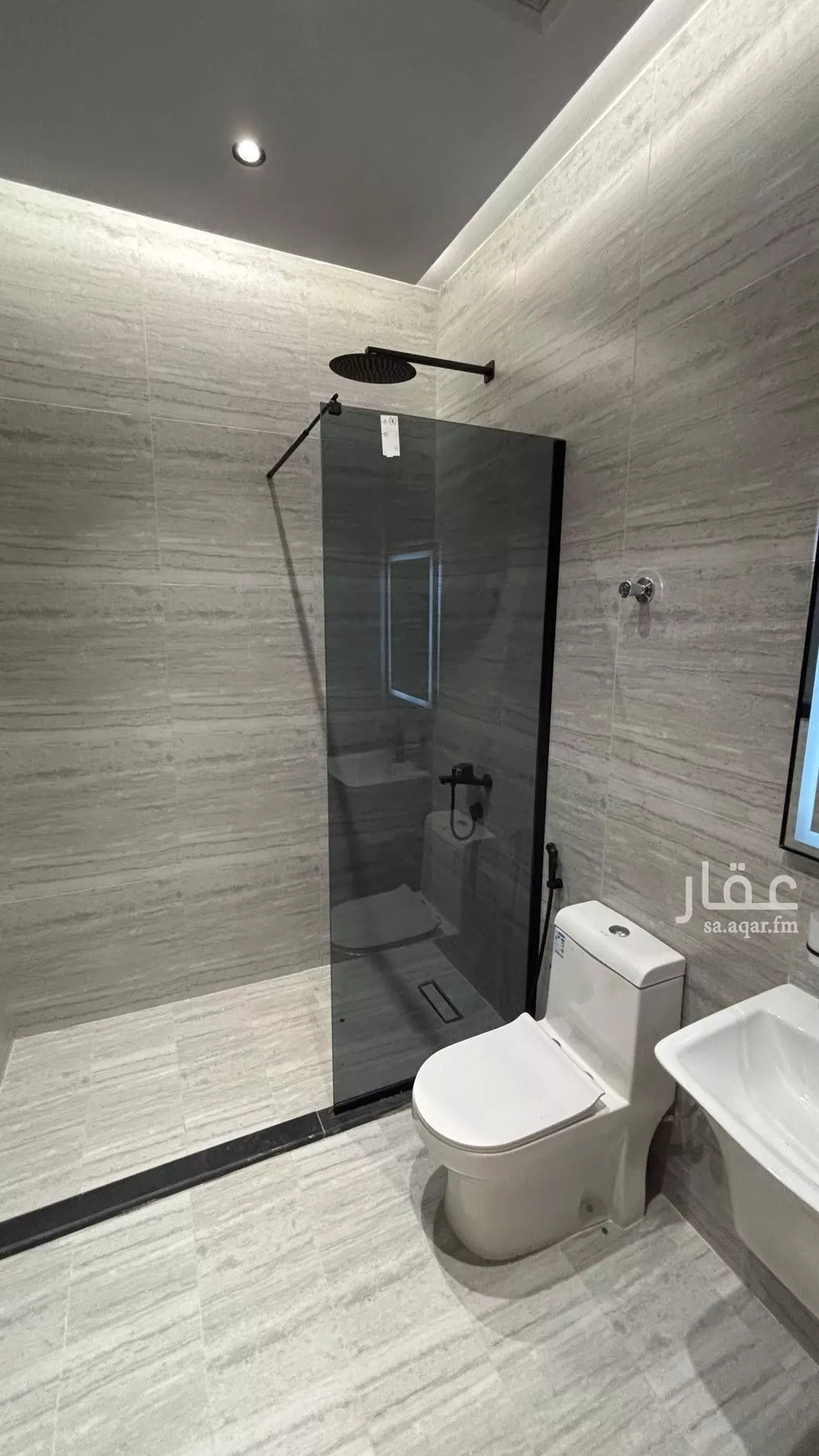 شقة 5 غرف في الدفاع 4