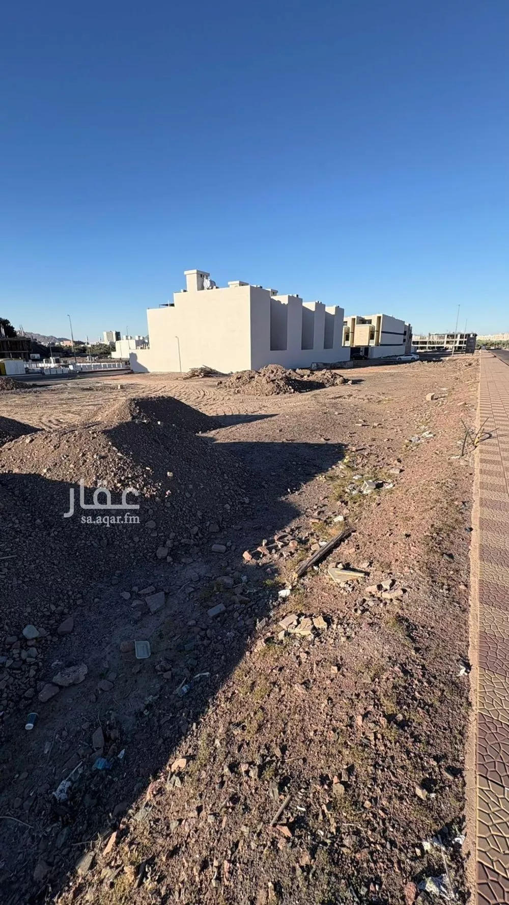 أرض 611 م² في مذينب 2
