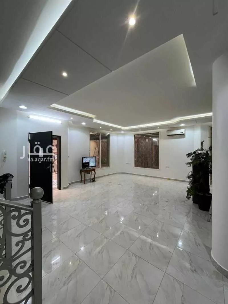 فيلا 12 غرف في العارض 4