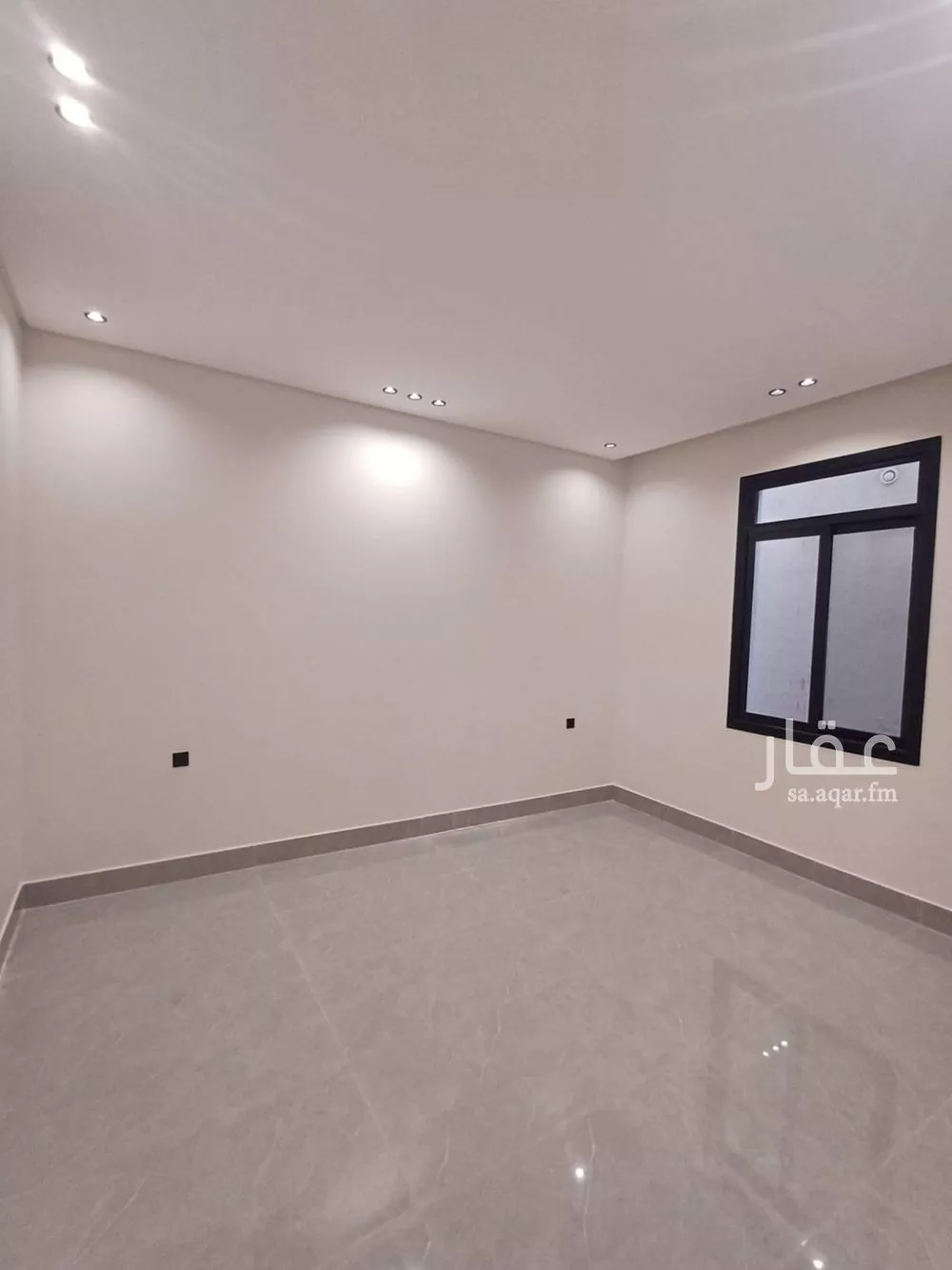 شقة 3 غرف في الرمال 4