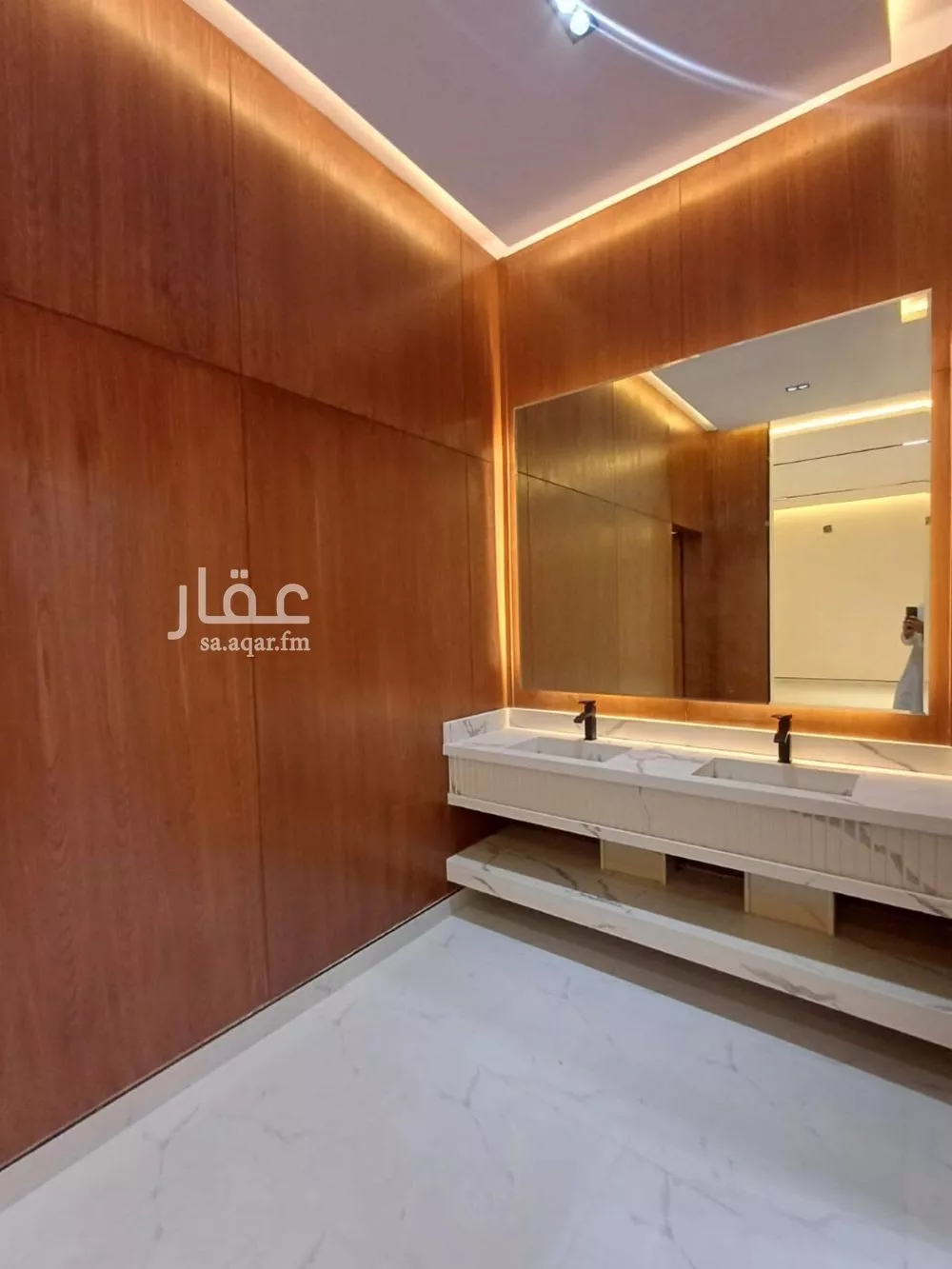 فيلا 8 غرف في الخليج 3