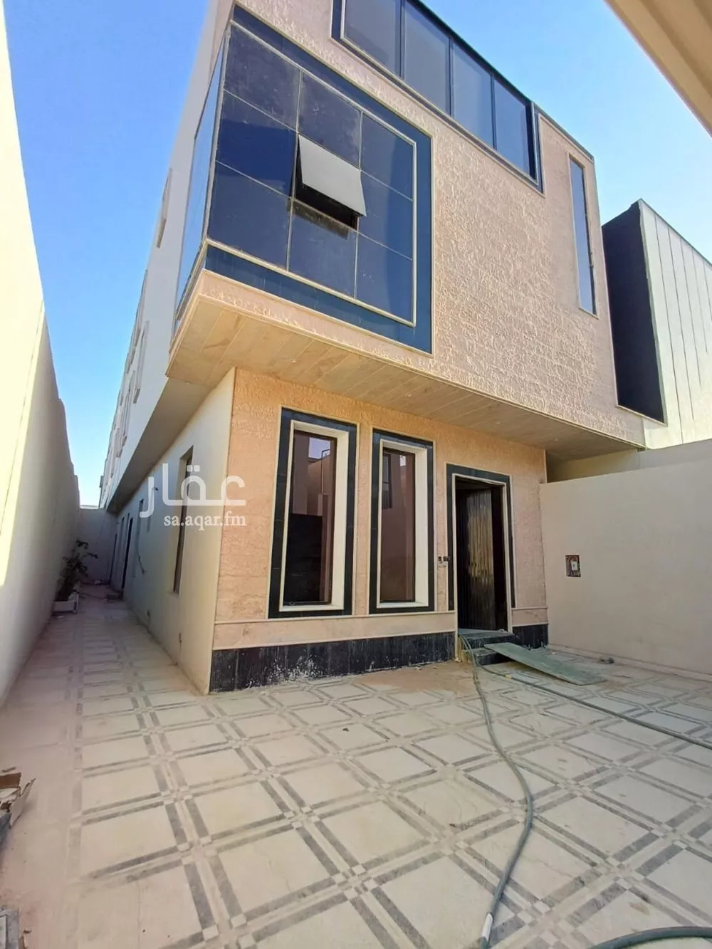 فيلا 8 غرف في الشرق 3