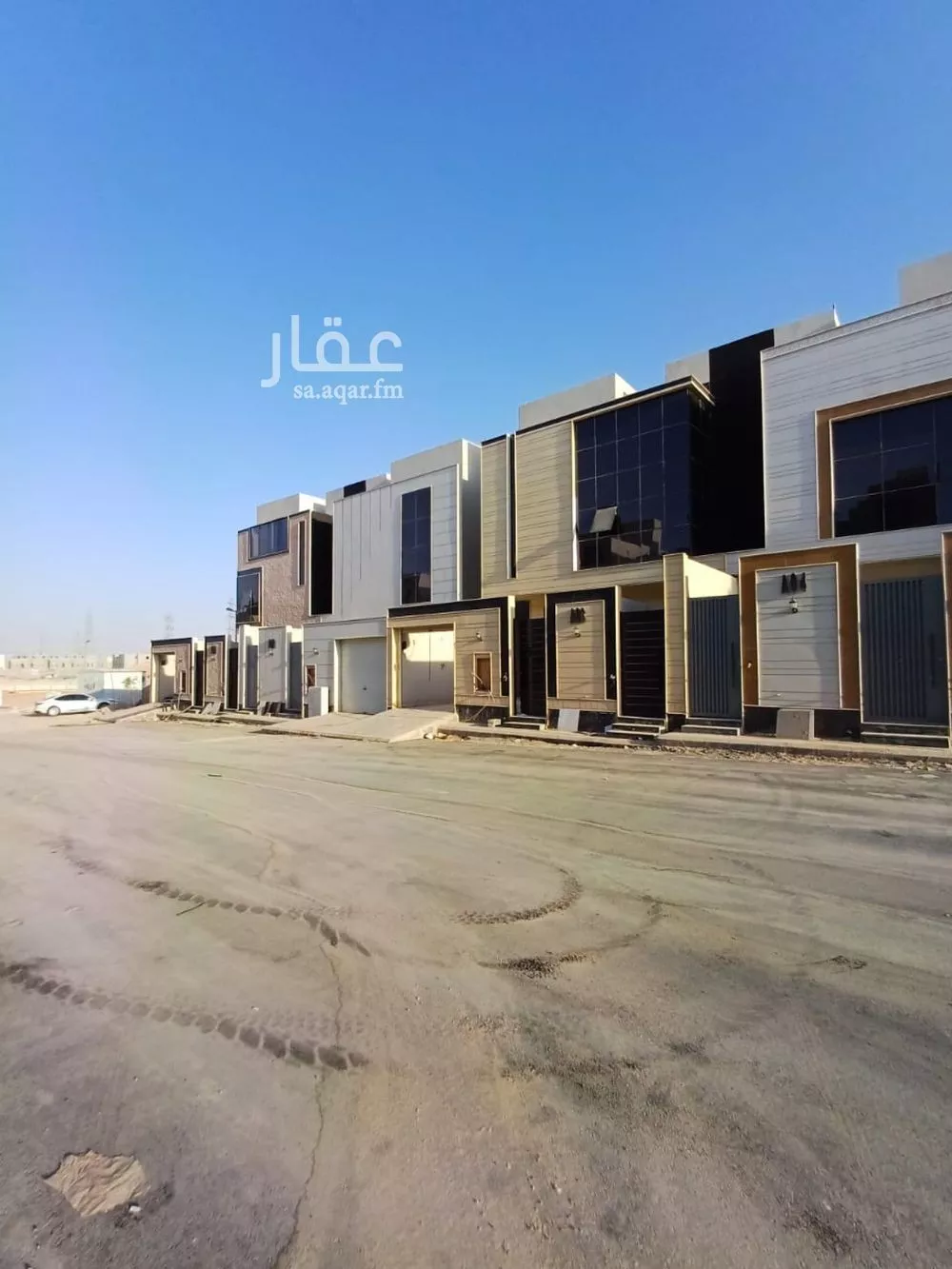 فيلا 8 غرف في الشرق 1