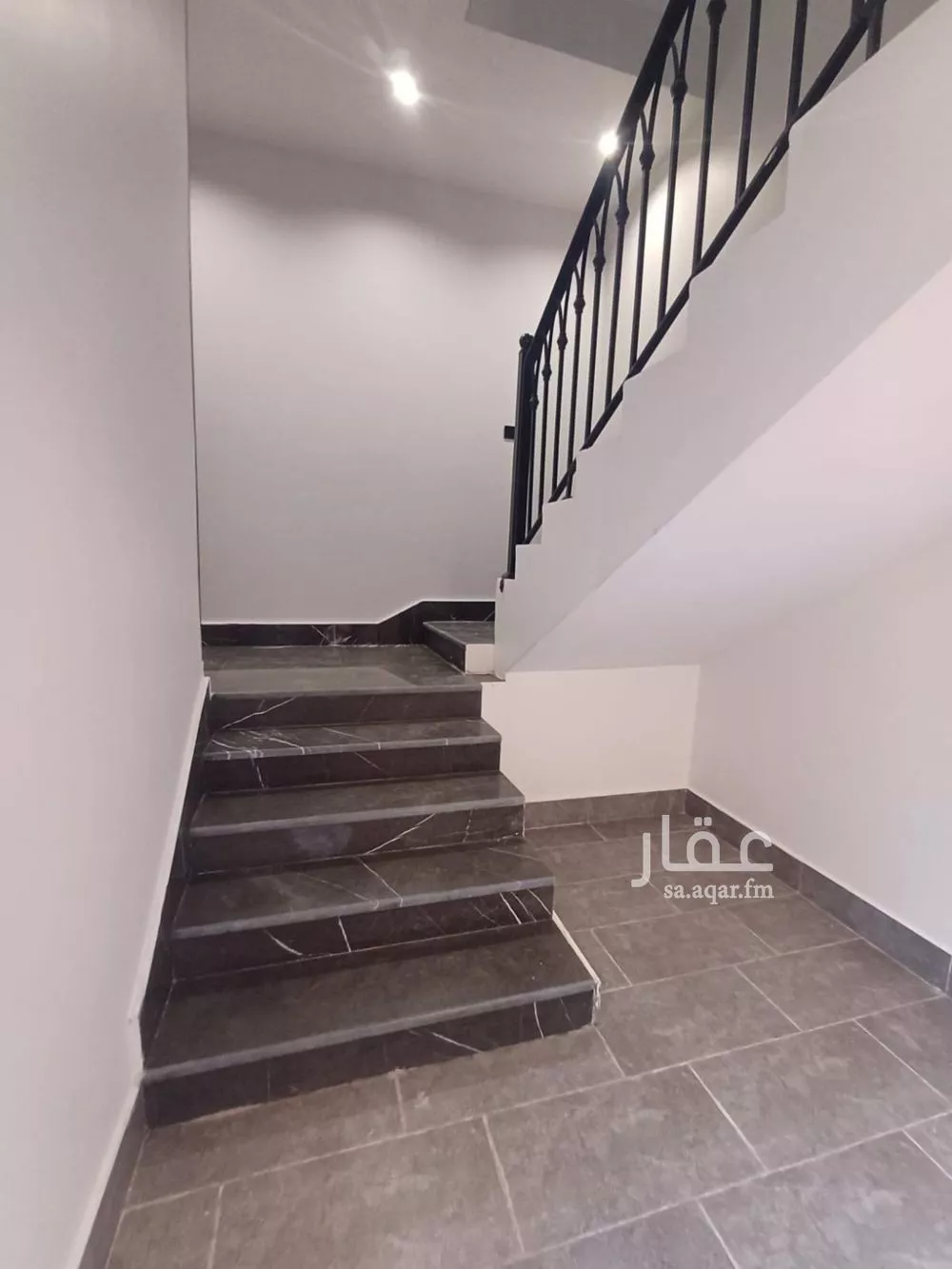 شقة 3 غرف في الرمال 3