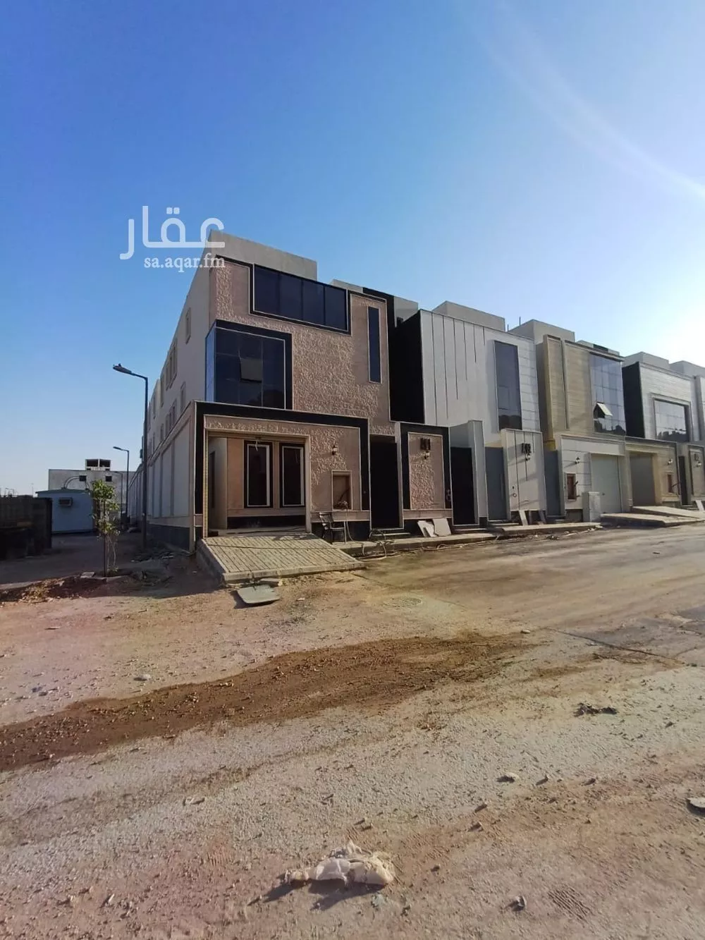 فيلا 8 غرف في الشرق 1