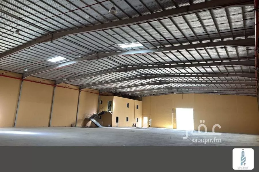 مستودع 2394 م² في السلي 5