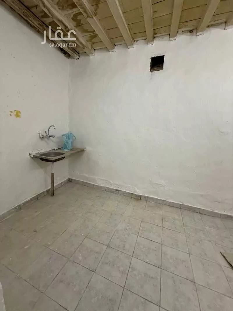 فيلا 3 غرف في العود 4