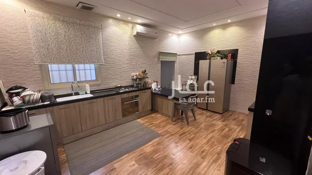 فيلا 8 غرف في العارض 4