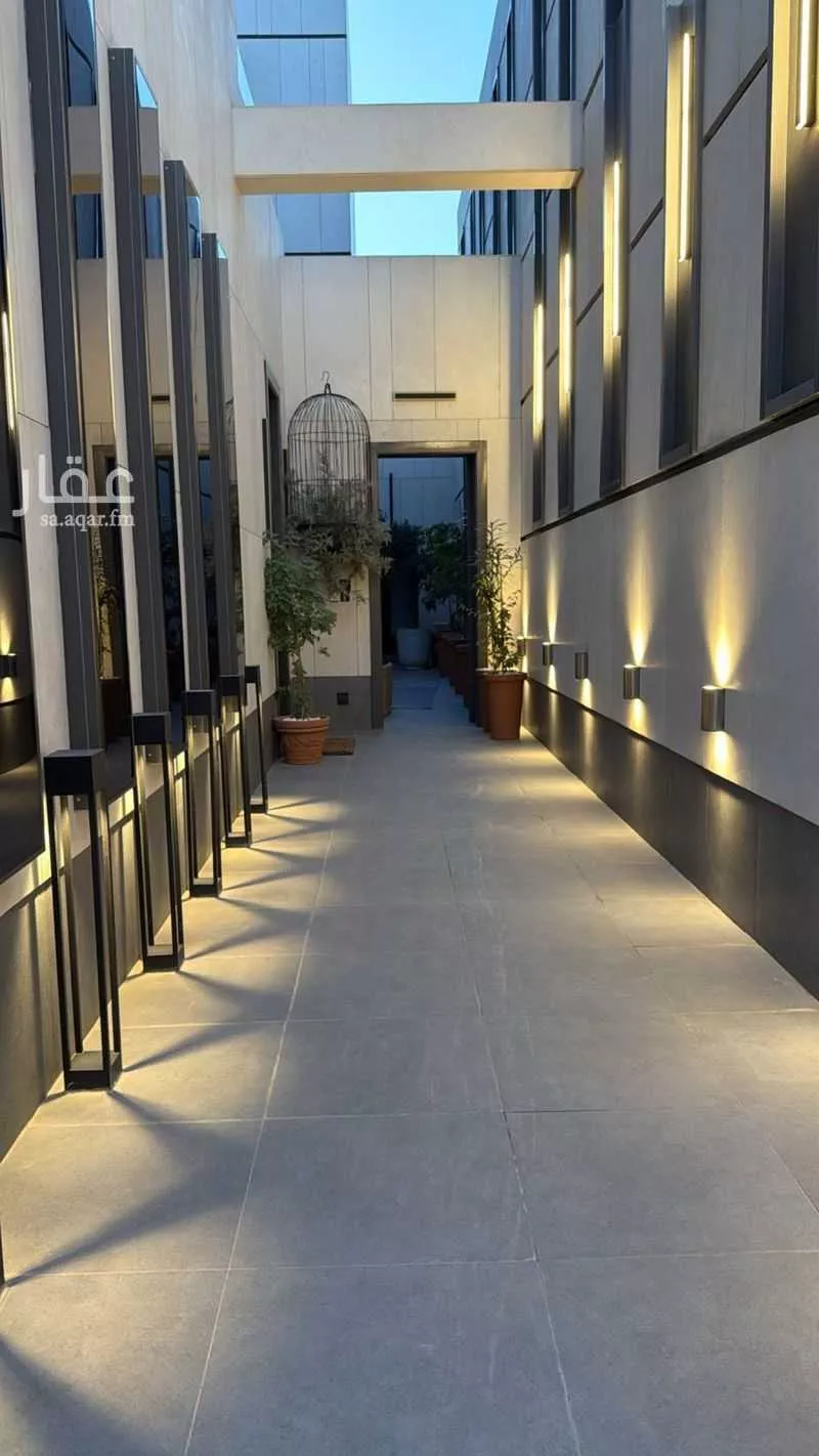 8 bedroom villa in Al Malqa 5