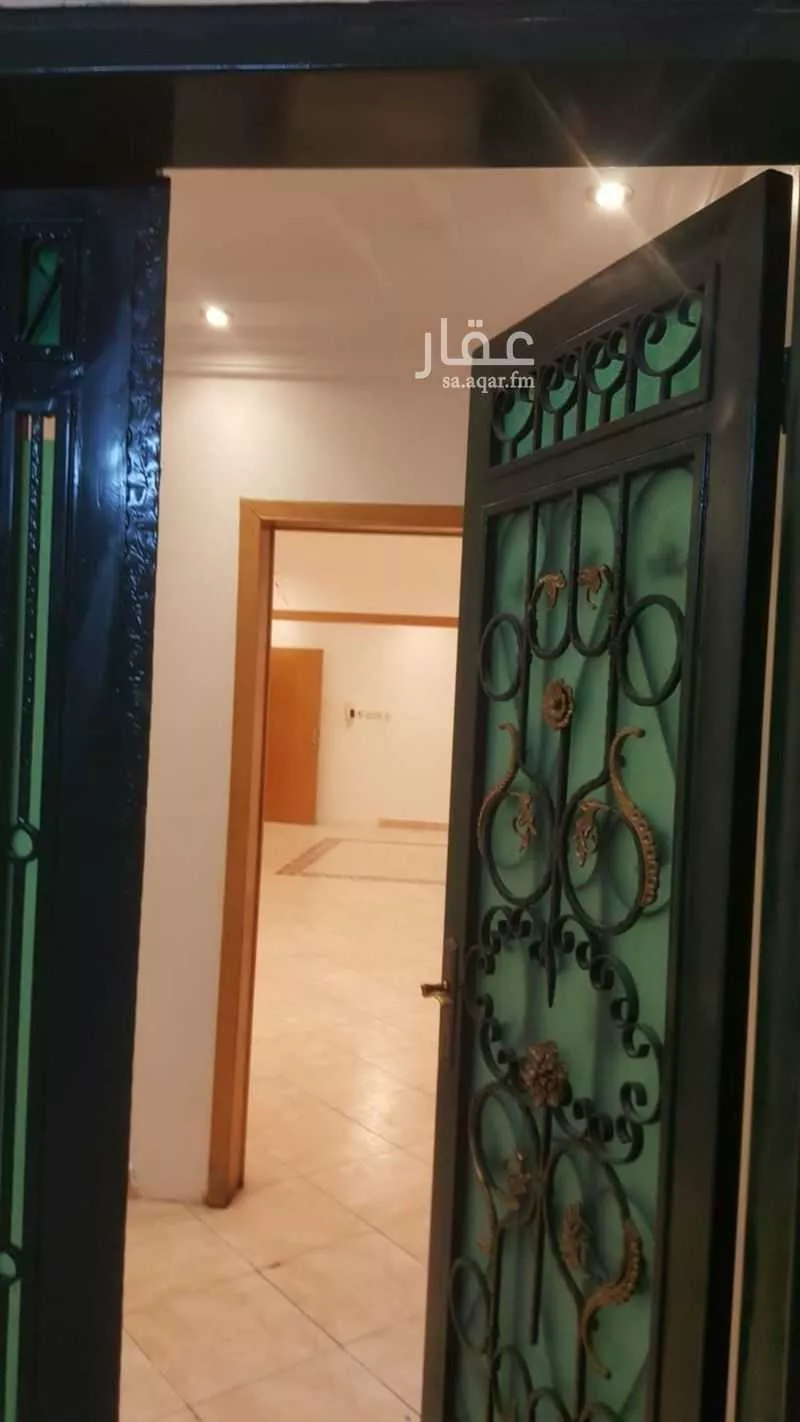 5 bedroom villa in Shubra, Riyadh 4