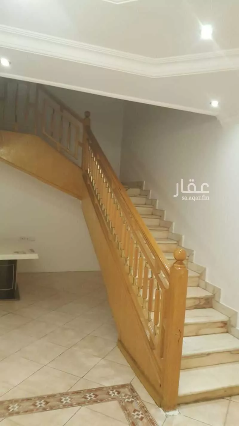 5 bedroom villa in Shubra, Riyadh 15