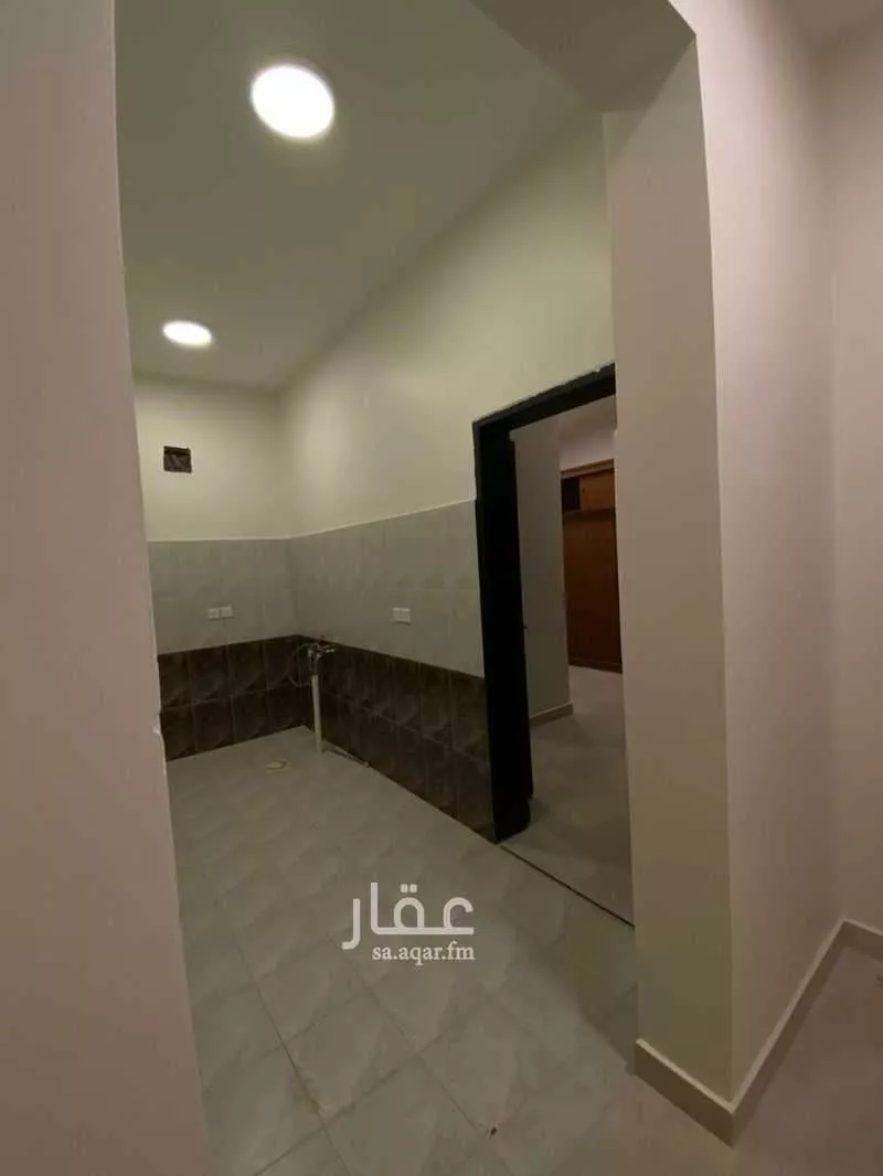 فيلا 4 غرف في الملقا 5