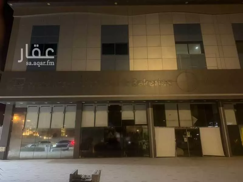 محل 140 م² في العقيق 4