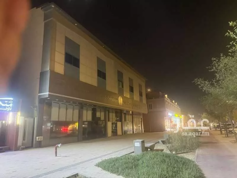 محل 140 م² في العقيق 2