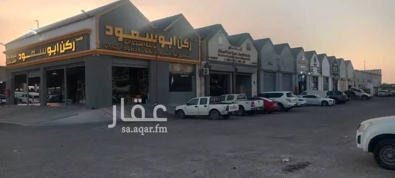 محل 500 م² في ضاحية الملك فهد 5