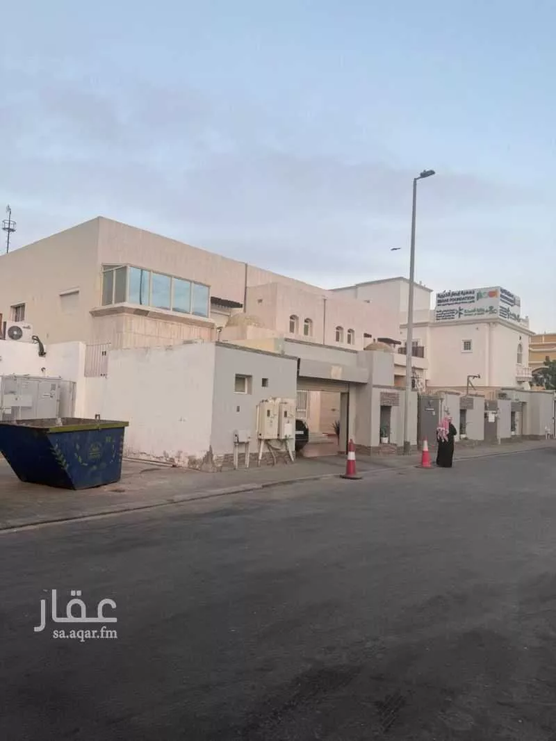 فيلا 15 غرف في الروضة 3